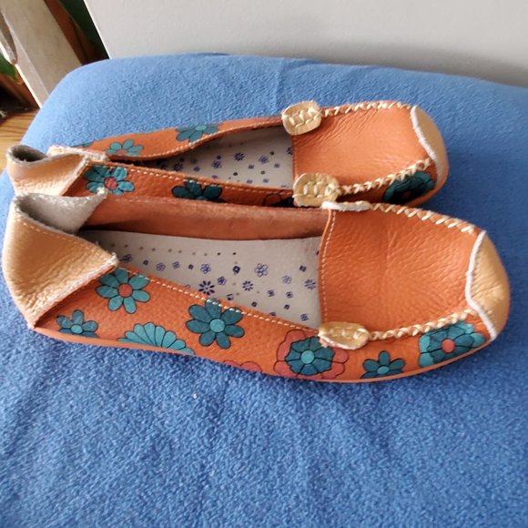 orange shoe - Picture 2 of 4